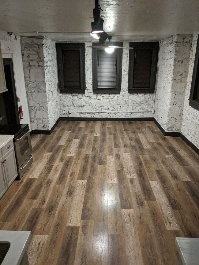 Building Photo - 623 E 100 S