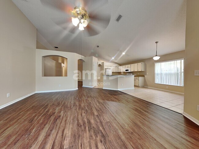 Building Photo - 1502 Scotch Pine Dr