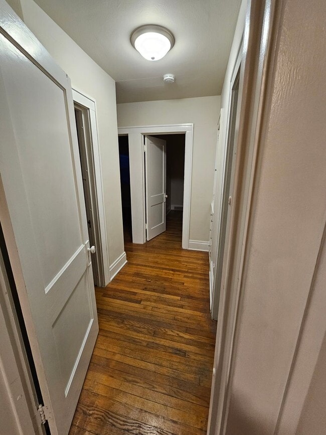 Building Photo - 3 Bedroom, Great SE location, near Mt Vernon Road