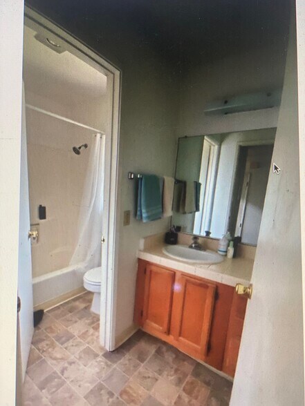 Building Photo - 45 Stenner St