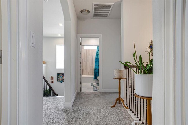Building Photo - 4651 Katherine Dr