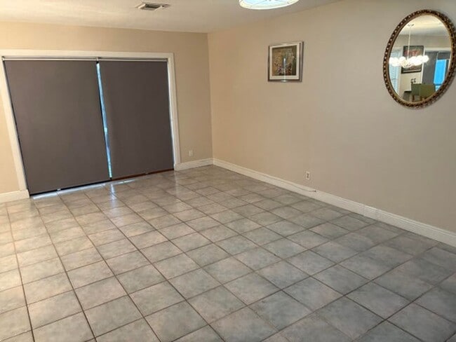 Building Photo - 5855-5855 Northpointe Ln