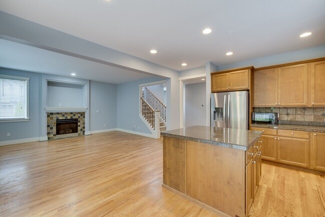 Building Photo - 4 Bedroom PLUS Bonus Room at Carriage Park...