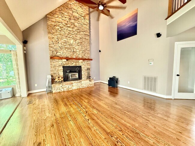 Building Photo - 309 Bullrun Valley Dr