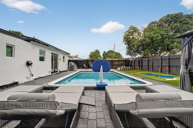 Building Photo - 6660 Custer St