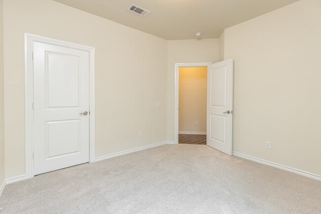 Building Photo - 11 Pioneer Canyon Pl