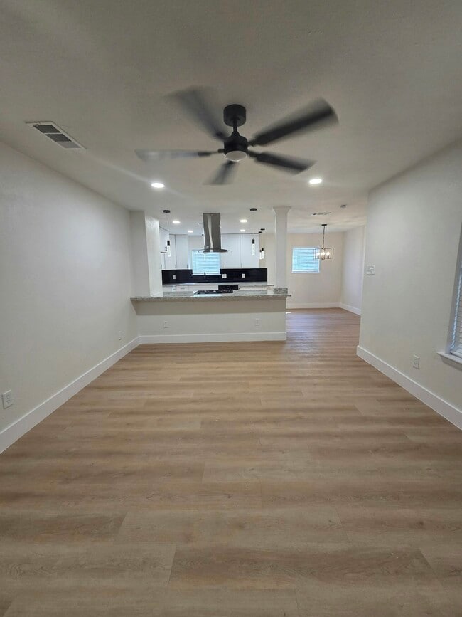 Building Photo - 6400 Buena Vista Dr