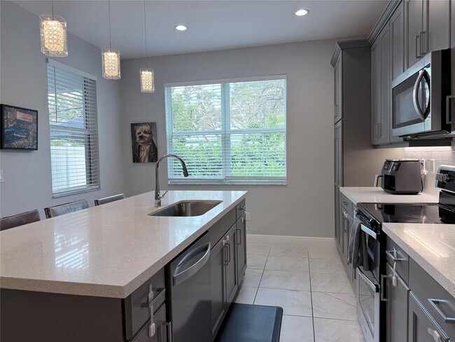 Building Photo - 556 Parsons Wy