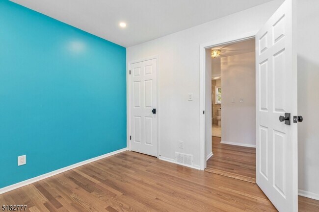 Building Photo - 27 Glenbrook Rd