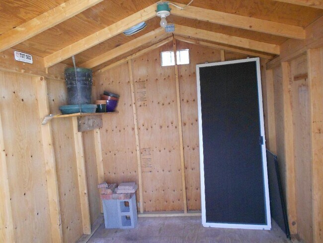 Building Photo - 4 Bedroom, 2.5 Bathroom! Lovely Home in Lo...