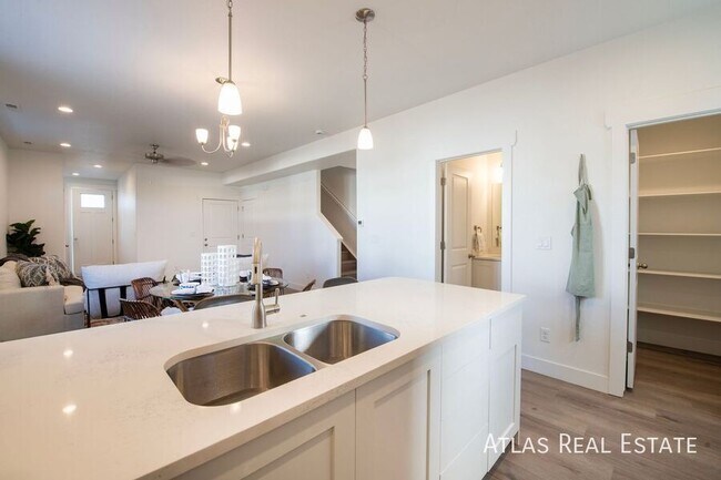 Building Photo - 3645 Verde Dr