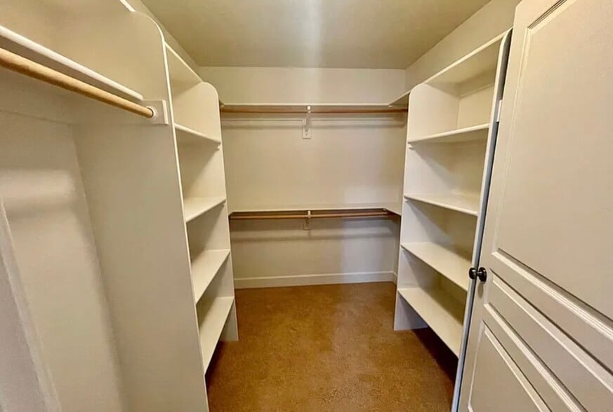 Building Photo - 8557 SE Bristol Park Dr