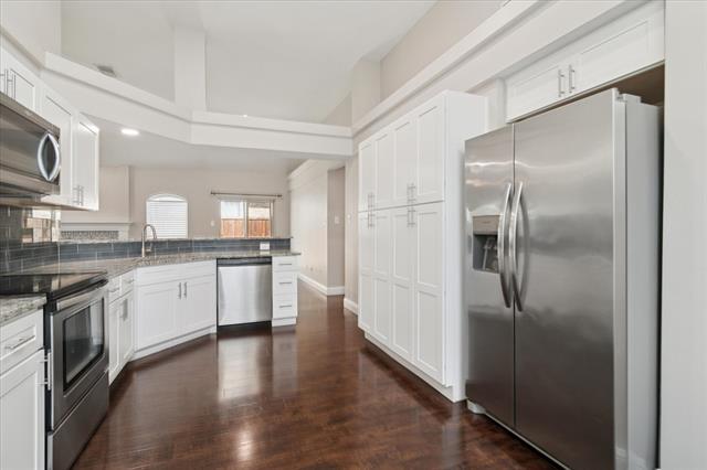 Building Photo - 9921 Carmel Valley Dr