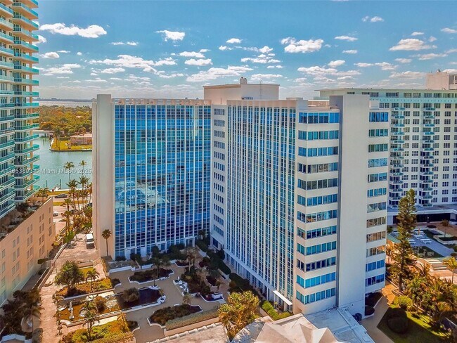 Building Photo - 5055 Collins Ave