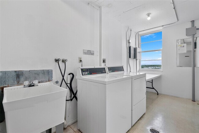 Building Photo - 1160 N Federal Hwy