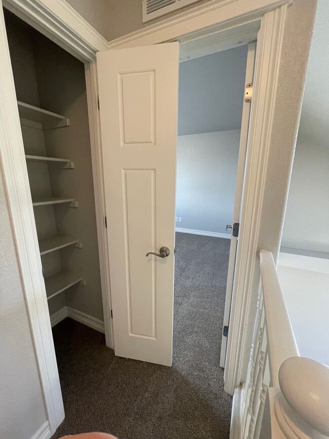 Building Photo - Sprawling Two-Story Home w/ Finished Basement in Maple Hill