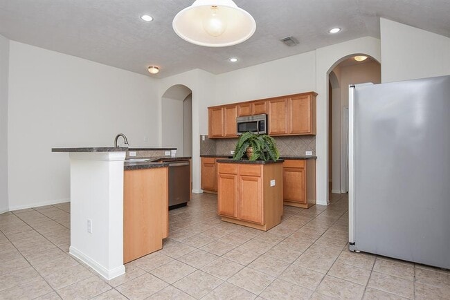 Building Photo - 20711 Rainmead Dr