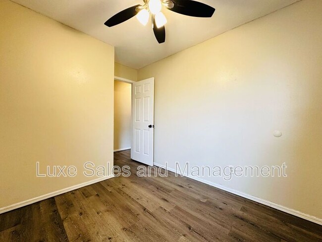 Building Photo - 522 Peppertree Ln