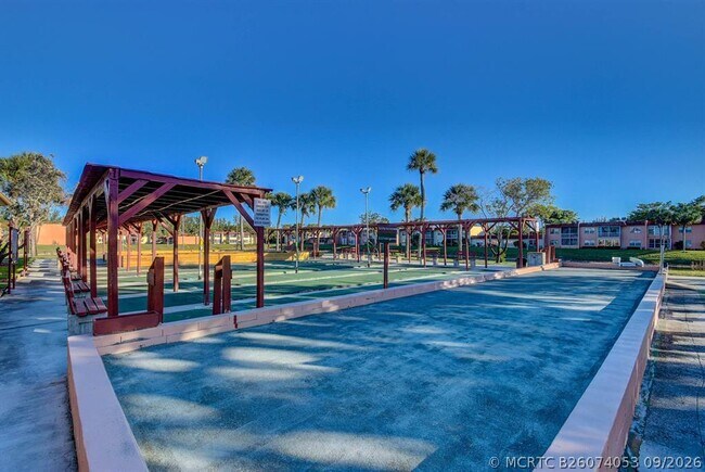 Building Photo - 307 Lake Evelyn Dr