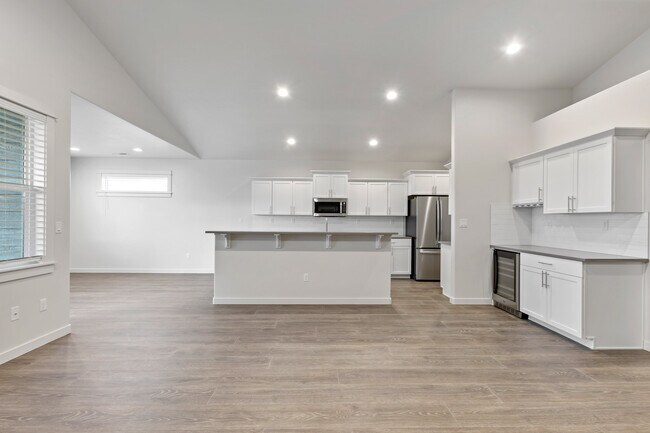 Building Photo - 7565 W Itasco Dr