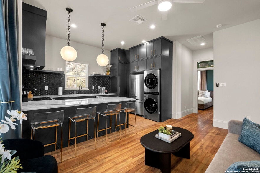 Building Photo - 201 E Carson St