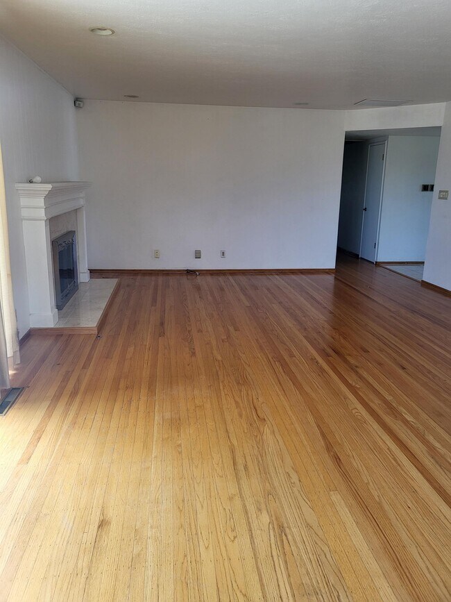 Building Photo - 1538 Belleville Way