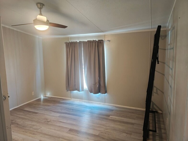 Building Photo - 15500 Low Gap Rd