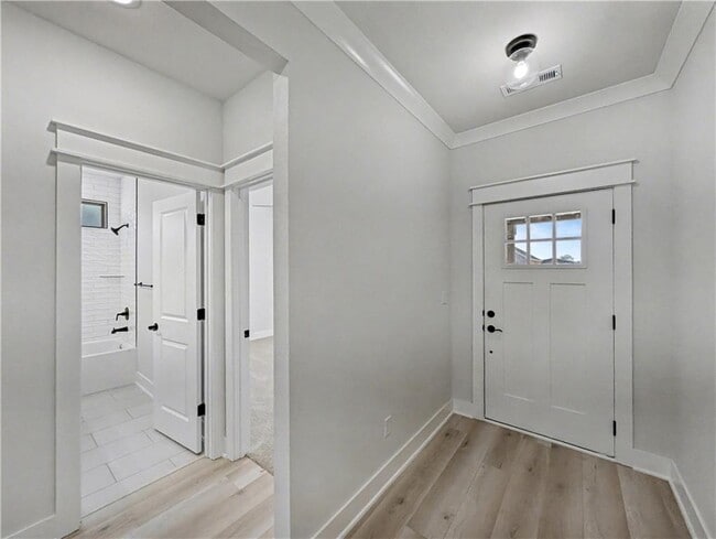 Building Photo - 7842 Scenic Vly Ave