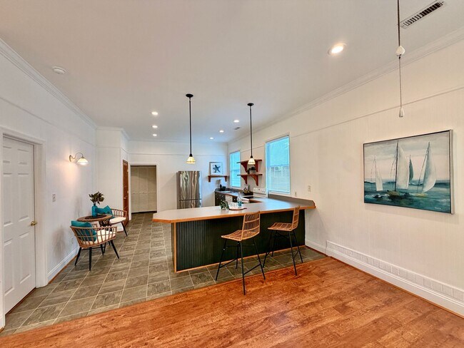 Building Photo - Recently Updated 4-Bedroom Ranch Home w/a 2 Bedroom Guest Cottage! Ready 05-01-26! Pet Friendly Home