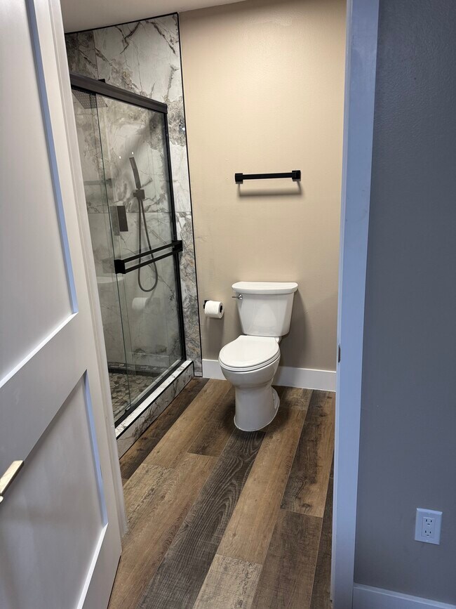 Building Photo - 1919 Summer Club Dr