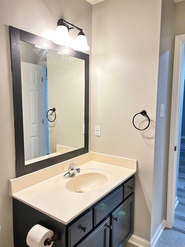 Building Photo - 9410 Garden Woods Dr