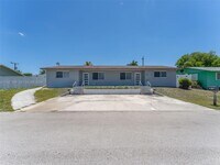 Building Photo - 1811 SW 97th Terrace