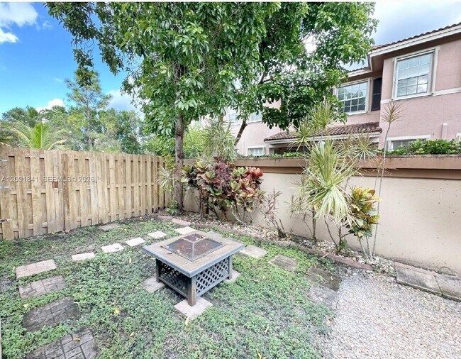 Building Photo - 202 Riverwalk Cir