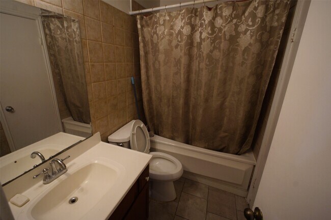 Building Photo - 8531 Sands Point Dr