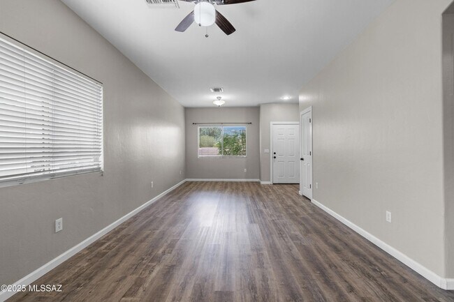 Building Photo - 12708 N Rodeo Land