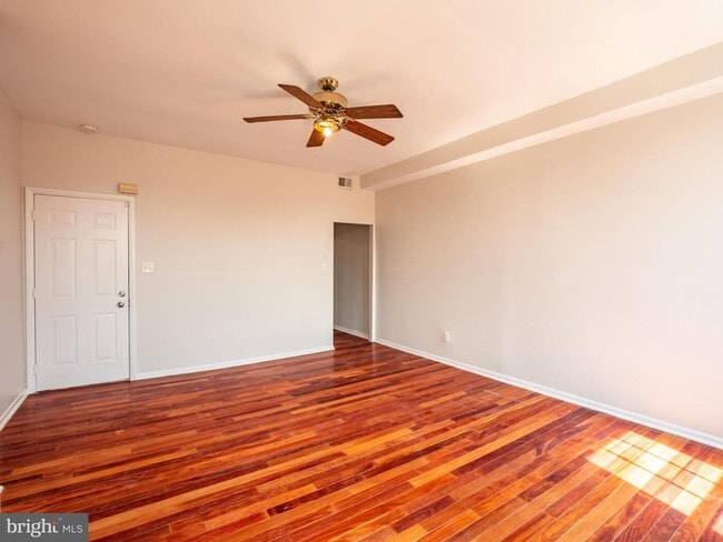 Building Photo - 424 E North Ave