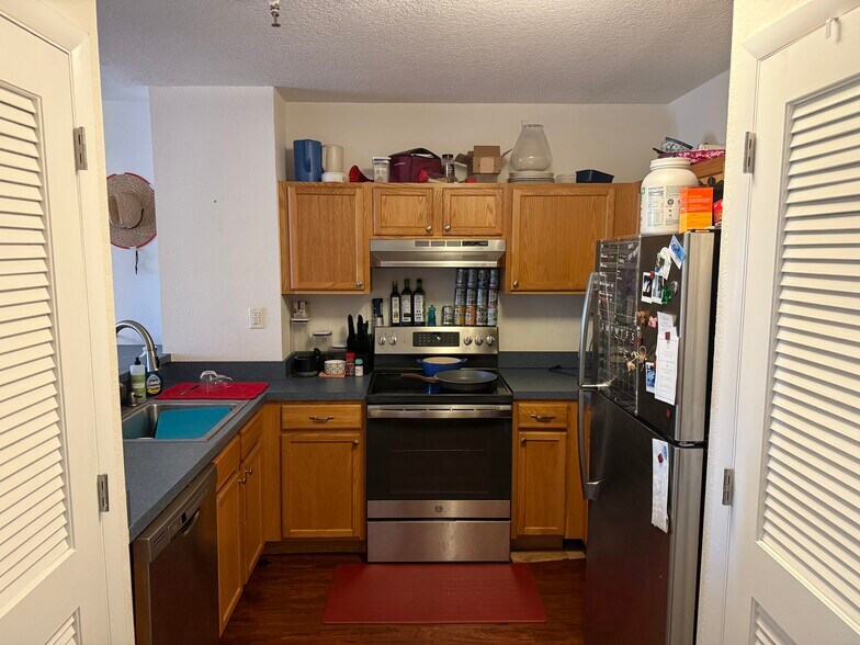 Kitchen - 301 Grinnell St