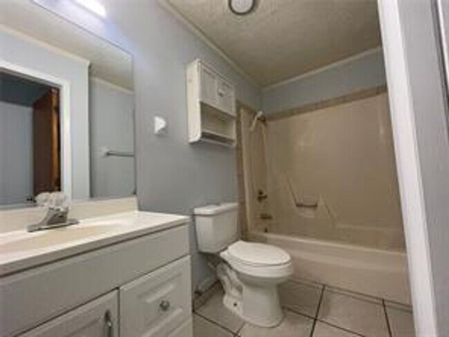 Building Photo - 1408 Spencer Ct