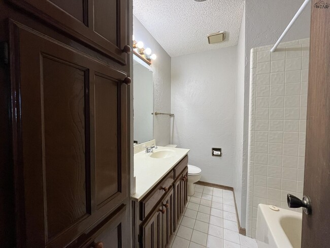 Building Photo - 5417 Pebblestone Dr