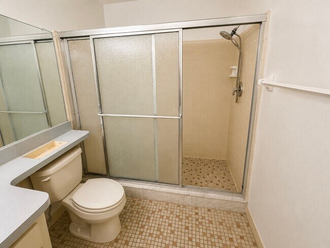 Building Photo - 7601 Willow Park Dr