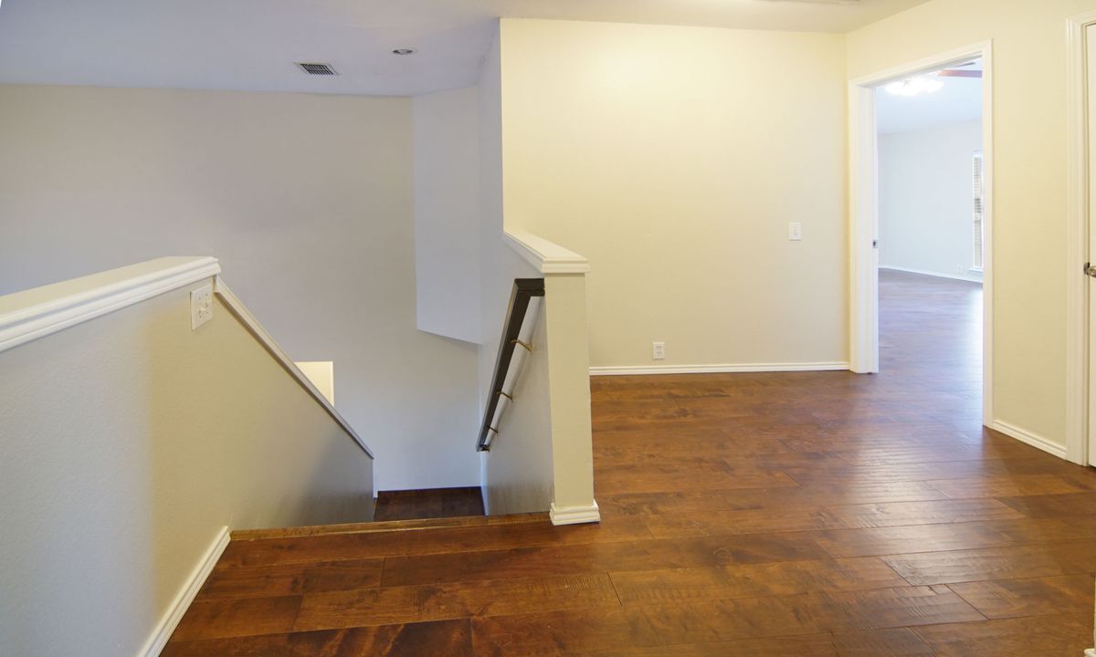 Building Photo - 1049 Highland Station Dr