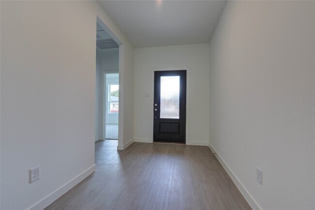 Building Photo - 400 Robin Ct