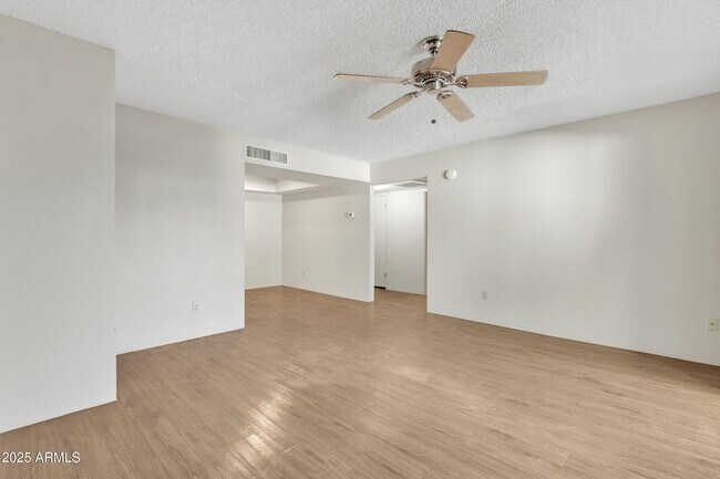 Building Photo - 4444 E Paradise Village Pkwy N