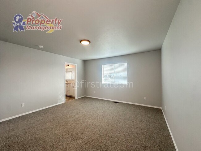 Building Photo - 709 W Smoky Quartz St