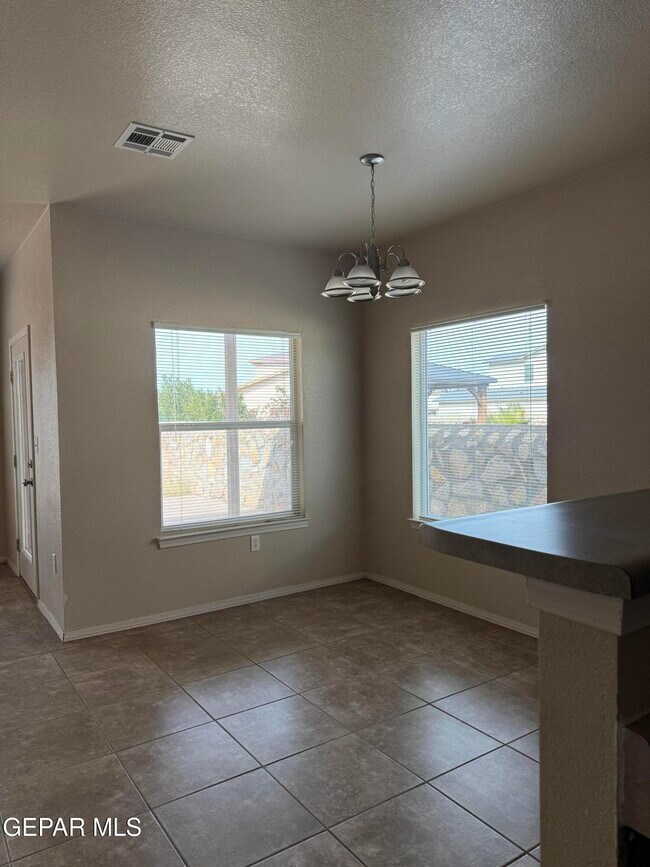 Building Photo - 10429 Silvercloud Dr