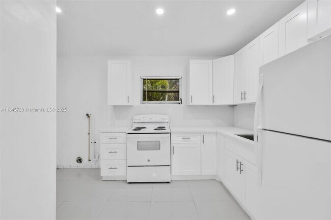 Building Photo - 1315 NE 146th St