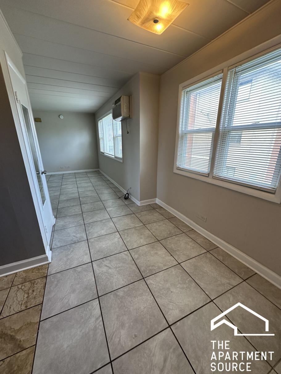 Building Photo - 9610 Ivanhoe Ave