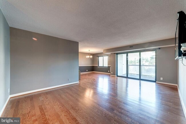 Building Photo - 203 Yoakum Pkwy