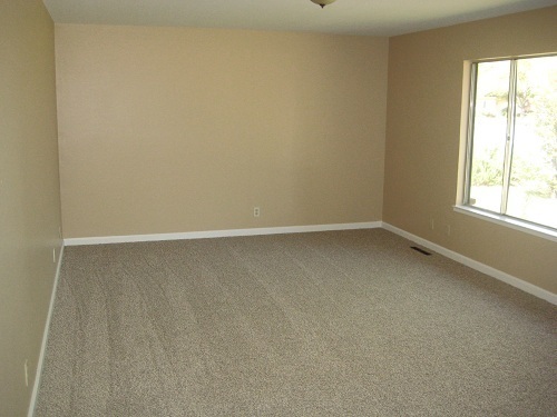 Building Photo - Spacious corner home for rent - Taking app...