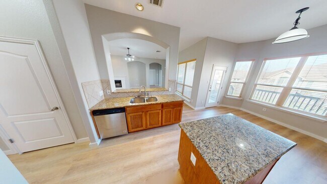 Building Photo - Elegant home in Pflugerville with great fe...